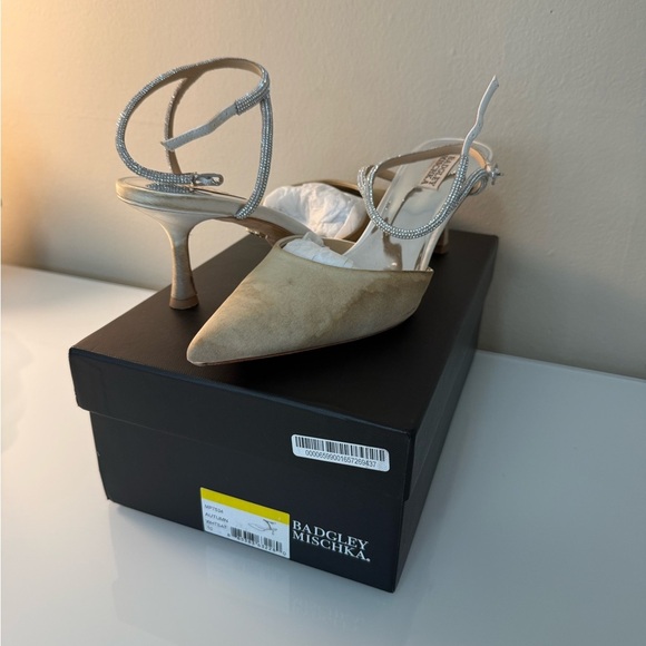 Badgley Mischka Autumn Heel - Picture 2 of 7